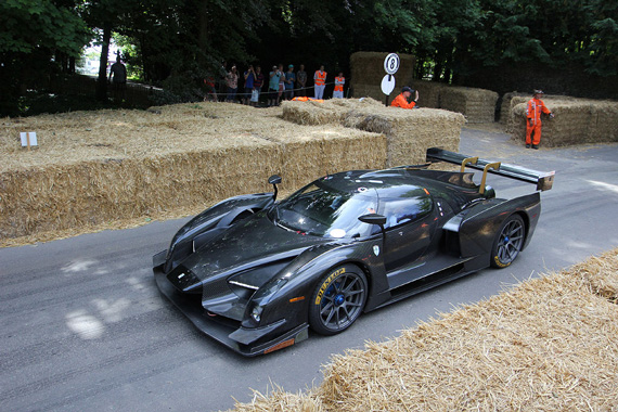 The SCG 003, latest creation ordered by James Glickenhaus, took part to the 24 hours of Nürburgring last May.  After some cleaning and a quick conversion as a road car, it was shown at the Villa d’Este Concours and now here at the FOS.  The famous Ferrari P4/5, also ordered by Glickenhaus, was also present.