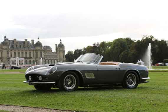 Although the gardens of the Chantilly castle form a perfect surrounding for the Ferrari 250 GT California SWB, this model was also at ease on the track, due to its outstanding performances.
