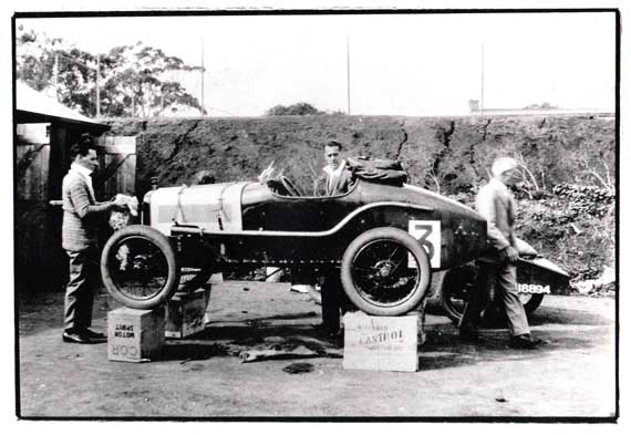 Waite (center) and Austin 7 S/C at the 1st Australian Grand Prix, Phillip Island 1928 (photo from Steinfort collection).