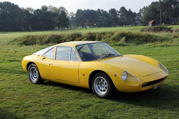 Produced from 1964 to 1968 in small numbers, the De Tomaso Vallelunga is powered by a small 1.5 litre Ford Kent 4-cylinder engine.