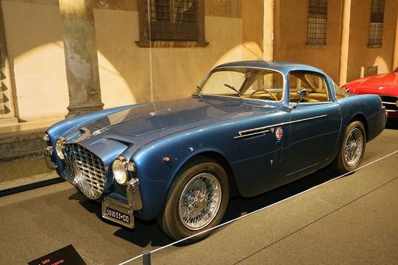 But also on this Bertone coupé version, which remains unique.