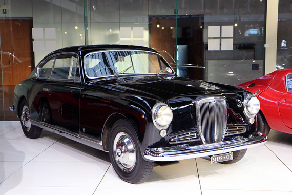 This is the Vignale work on the 1950 Lancia B50 coupé, a sober but elegant design.