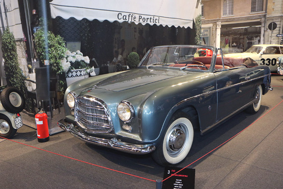Just as the convertible version proposed by Ghia on the 1953 model.